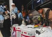Rombongan Jemaah Haji Indonesia Pertama Tiba di Batam, Kepulauan Riau