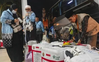 Rombongan Jemaah Haji Indonesia Pertama Tiba di Batam, Kepulauan Riau