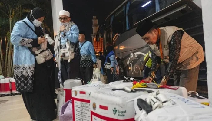 Rombongan Jemaah Haji Indonesia Pertama Tiba di Batam, Kepulauan Riau