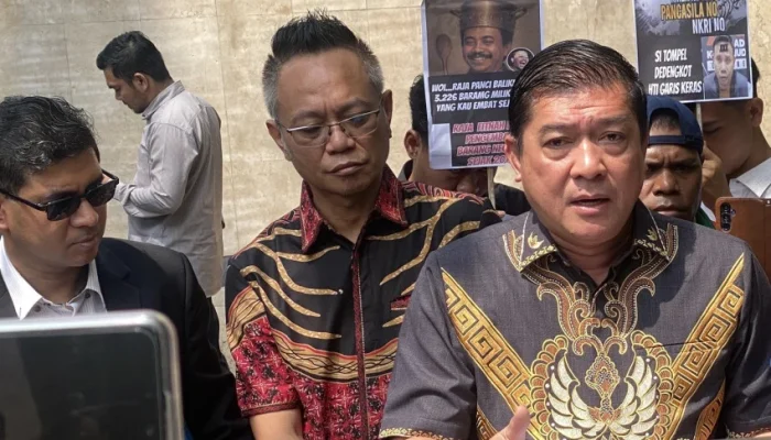 Roy Suryo Cs Didesak Peradi Bersatu untuk Ditahan, Sanksi AS terhadap Kuba, dan Car Free Day Jakarta