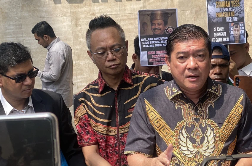 Roy Suryo Cs Didesak Peradi Bersatu untuk Ditahan, Sanksi AS terhadap Kuba, dan Car Free Day Jakarta