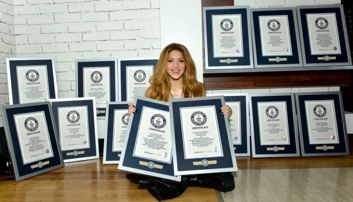 Shakira Pecahkan Rekor dan Menyita Perhatian Dunia
