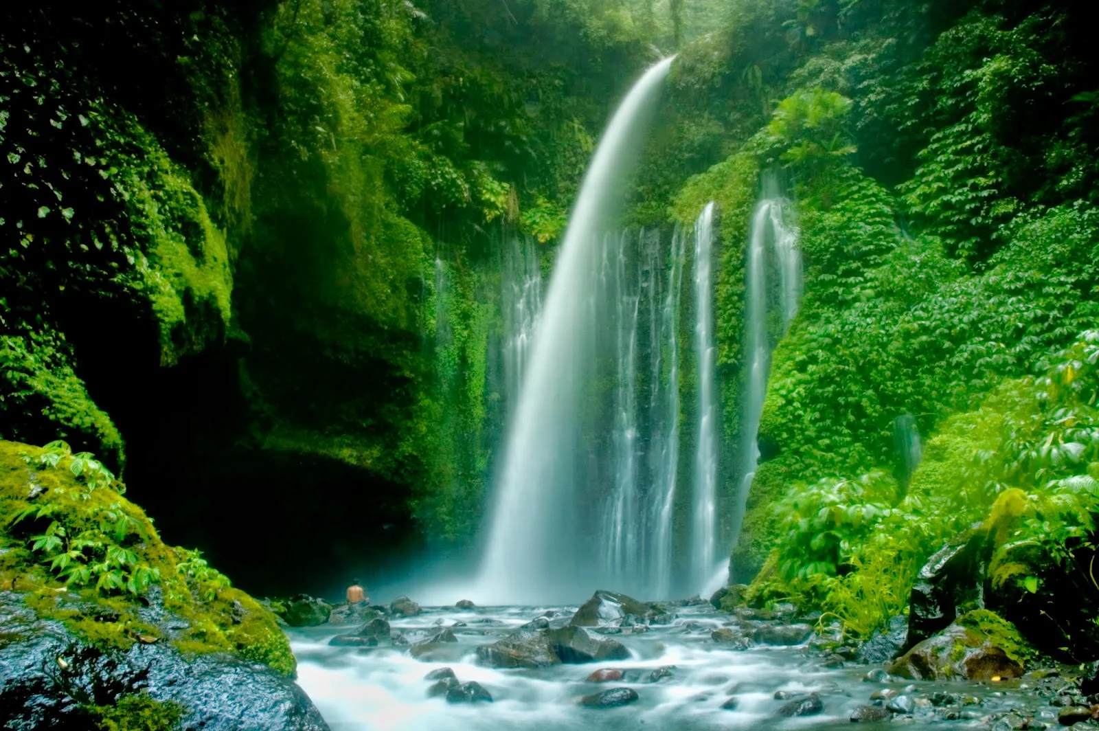Taman Magenda: Destinasi Wisata Alam yang Menyuguhkan Keindahan Air Terjun dan Kolam Alami