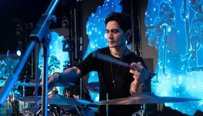 Tyo Nugros Dicekal, Konser Dewa 19 Batal: Kasus Piutang Negara yang Melibatkan Drummer Legendaris