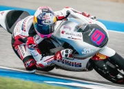 Veda Ega Pratama Membuat Kesan di Moto3 2026, Rivalnya Minta Maaf