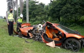 Andra ST Alami Kecelakaan Mengerikan dengan McLaren, Mobil Mewah Terbelah Dua