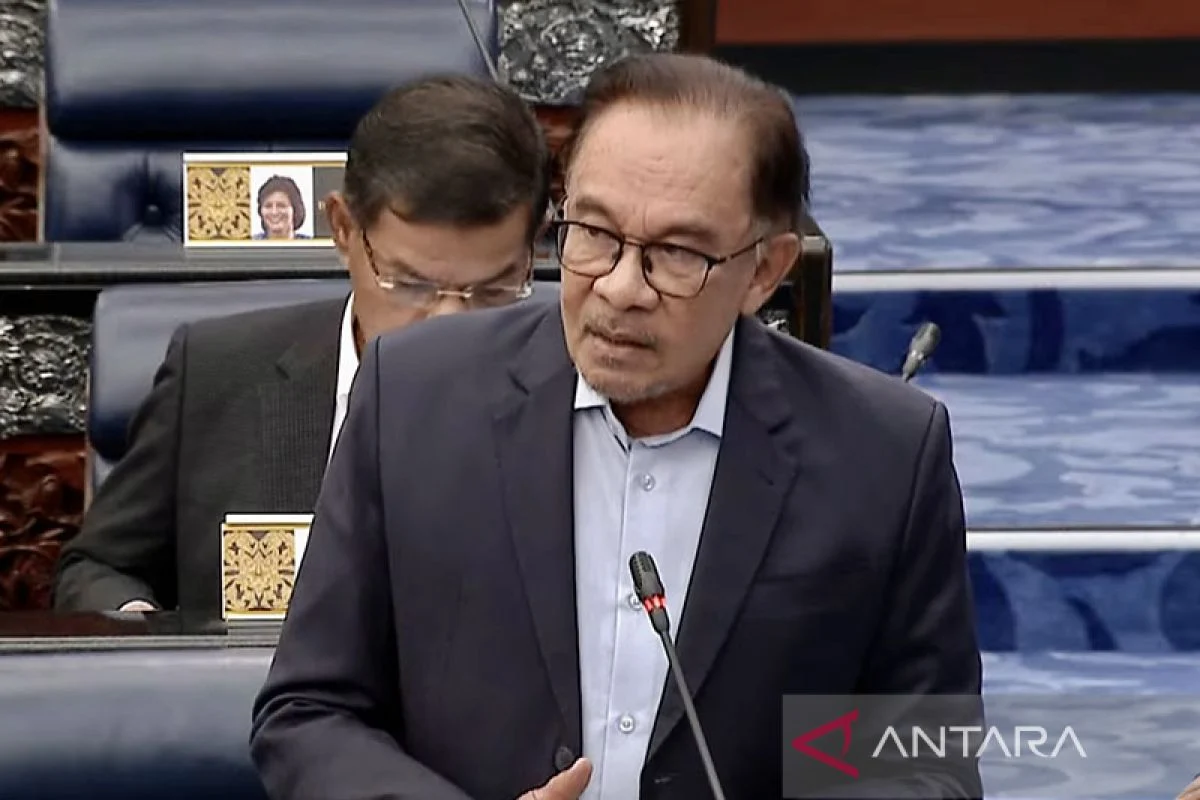 Anwar Ibrahim Menghadapi Tantangan Besar: Investasi, Royal Impasse, dan Masa Depan Malaysia