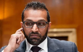Blogger Berusia 60 Tahun Lebih Memiliki Gaya yang Tak Terkalahkan, Sementara itu FBI Direktur Kash Patel Kalah dalam Gugatan Melawan Blogger