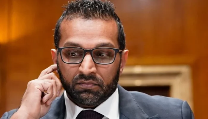 Blogger Berusia 60 Tahun Lebih Memiliki Gaya yang Tak Terkalahkan, Sementara itu FBI Direktur Kash Patel Kalah dalam Gugatan Melawan Blogger