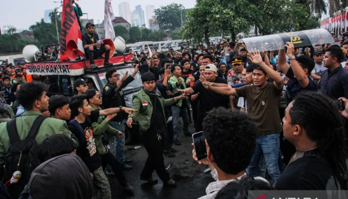 Demo Hari Ini: Ratusan Personel Kawal Aksi Unjuk Rasa di Jakarta Pusat