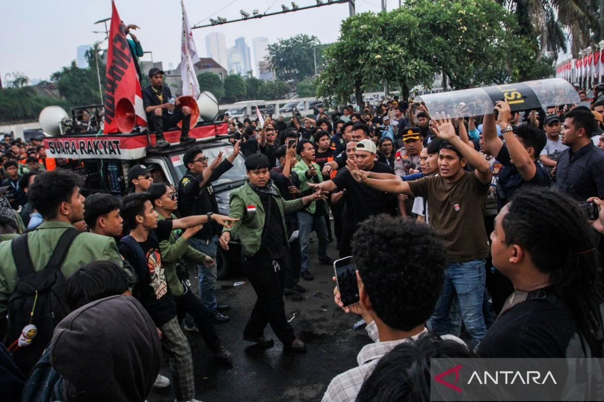Demo Hari Ini: Ratusan Personel Kawal Aksi Unjuk Rasa di Jakarta Pusat