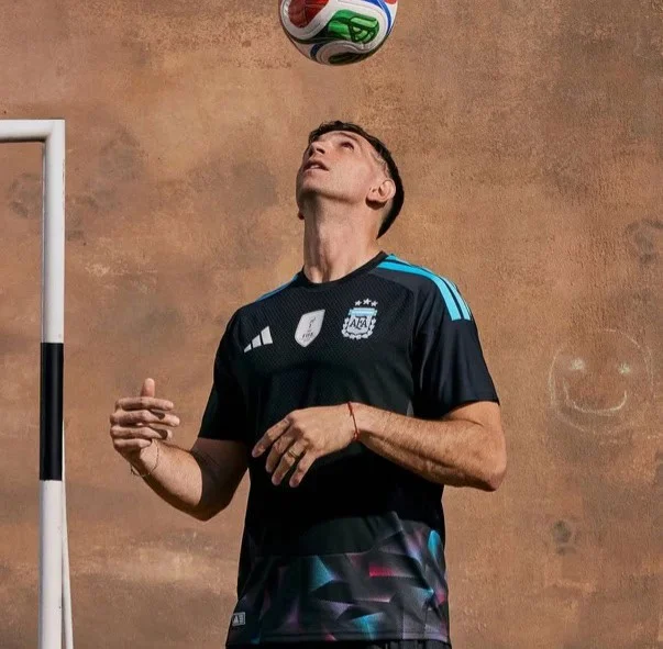 Dibu Martínez Pertimbangkan Masa Depan di Tim Nasional Argentina Setelah Piala Dunia 2026