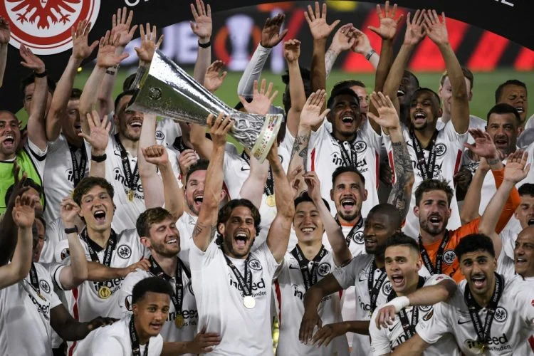 Eintracht Frankfurt Mengalami Perubahan Besar di Musim Ini