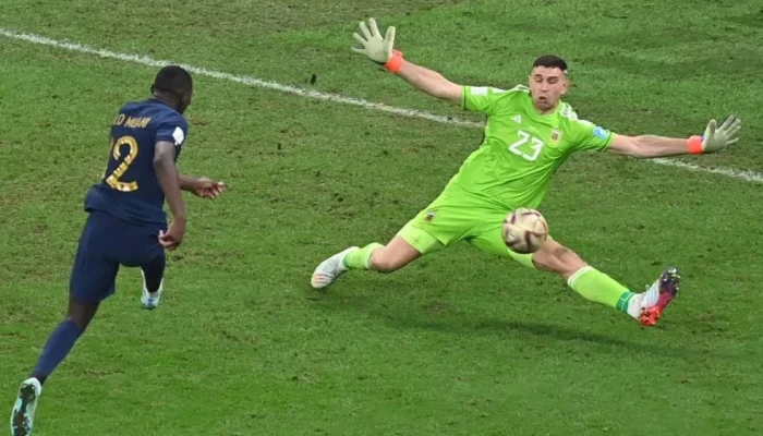 Emiliano Martínez Gagal Cegah Gol Mesir, Argentina Tertinggal 0-1