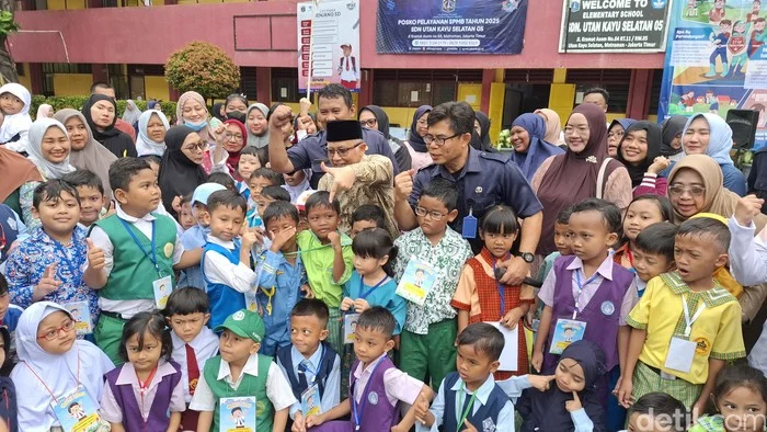 Hari Pertama Masuk Sekolah: Antusiasme dan Deg-degan Orang Tua