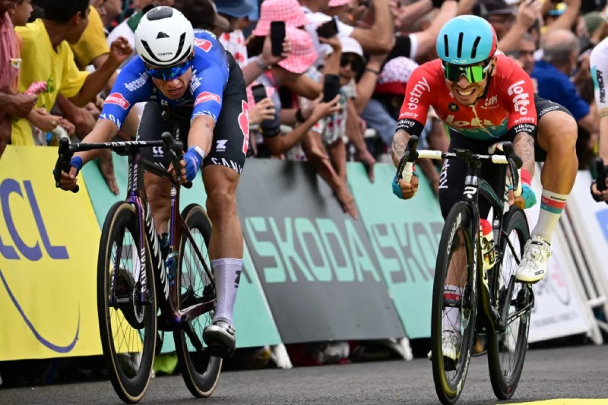 Isaac Del Toro Raih Kemenangan di Tour de France, Sementara Erling Haaland Berbagi Kesuksesan di Luar Lapangan