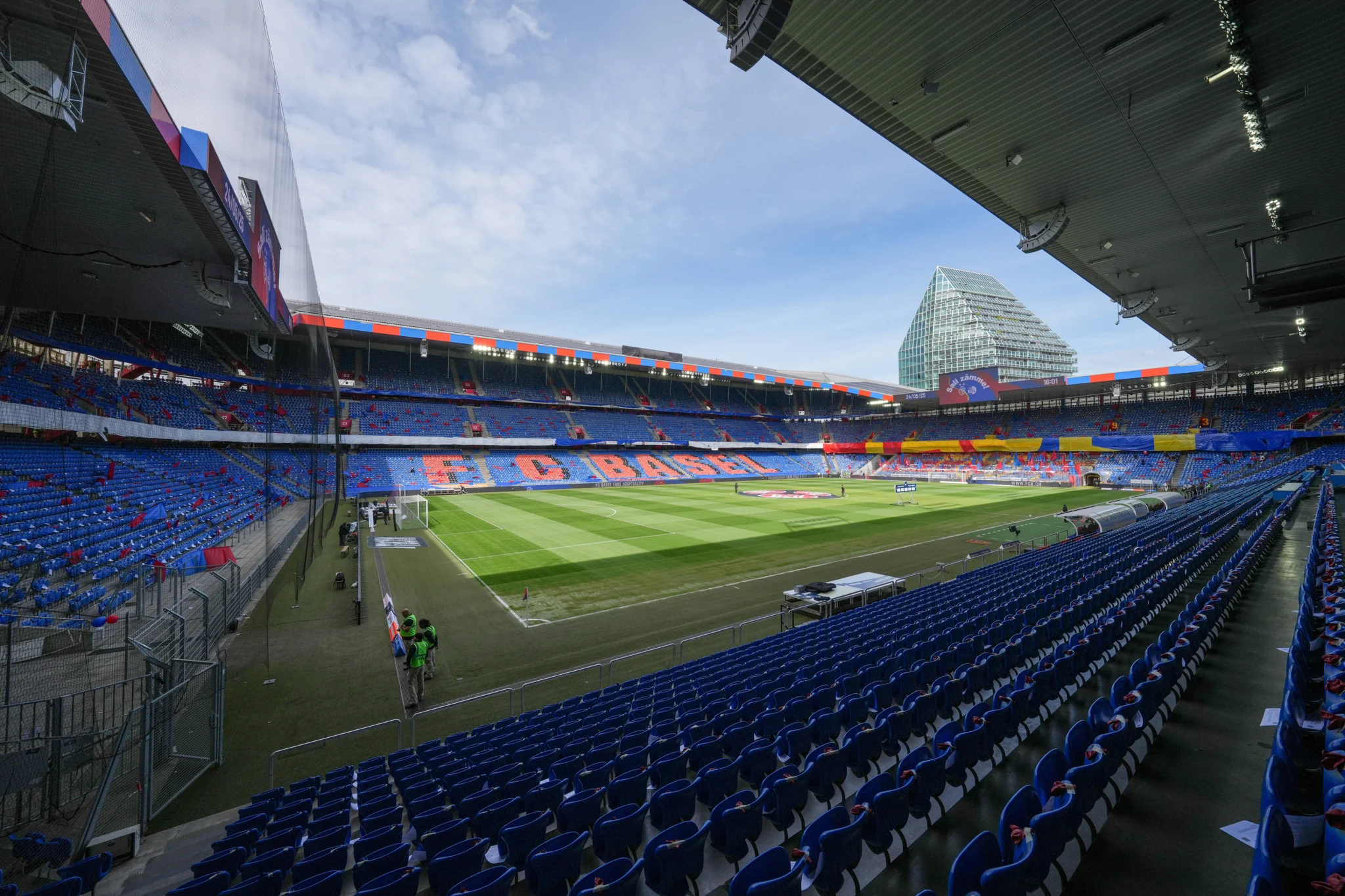 Juventus Turin Hadapi FC Basel di St. Jakob Park