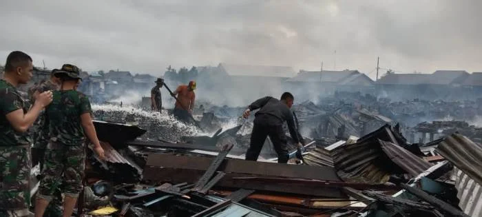 Kebakaran dan Penyerangan Kios di Berbagai Daerah: Kerugian Miliaran dan Dampak Sosial