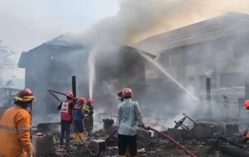 Kebakaran Hebat Melanda Kampung Adat Kasepuhan Ciptamulya Sukabumi, 70 Rumah Hangus