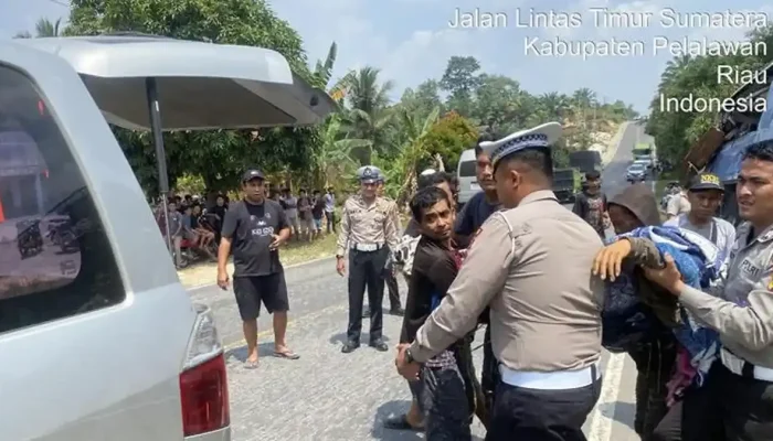 Kecelakaan Maut di Demak: Kendaraan Kopdes Merah Putih Terjungkal di Pemakaman, 3 Orang Luka Berat