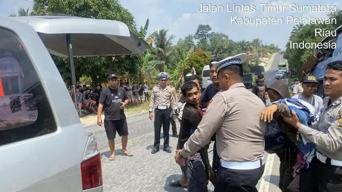 Kecelakaan Maut di Demak: Kendaraan Kopdes Merah Putih Terjungkal di Pemakaman, 3 Orang Luka Berat