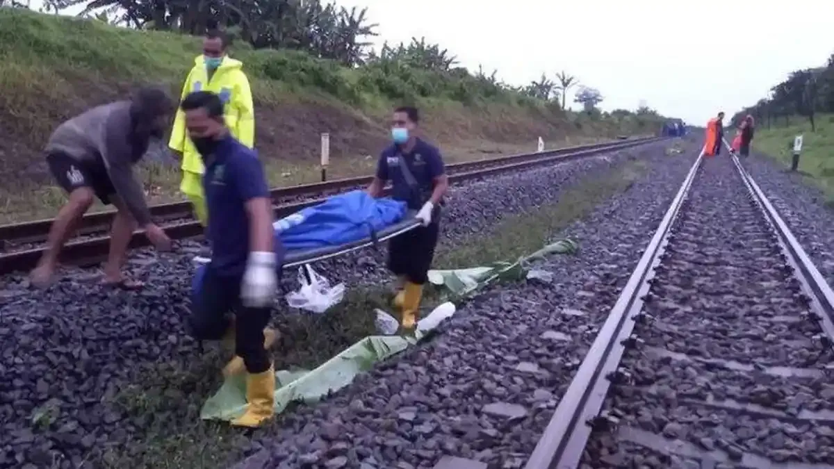 Kecelakaan Maut di Perlintasan Kereta Api: Pelajar MAN 1 Kota Kediri Tewas Tertemper KA Dhoho