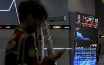 Kospi Anjlok Lebih dari 8% karena Penjualan Saham Teknologi dan Semikonduktor