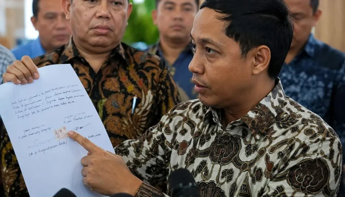 KPK Tolak Laporan Gratifikasi Raja Juli Antoni Terkait Amplop dari Bupati Kuantan Singingi