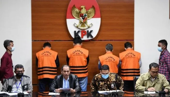 KPK Ungkap Kasus Korupsi Bupati Sukoharjo Etik Suryani, Ditemukan Uang dan Emas Senilai Milyaran