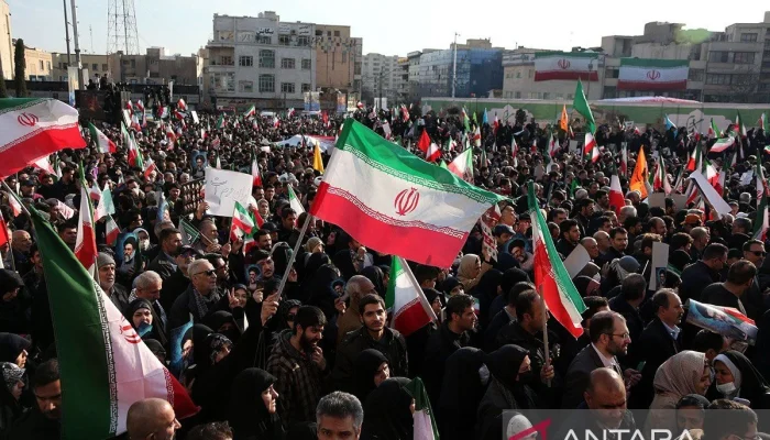 Krisis Iran: Antara Kekerasan dan Diplomasi