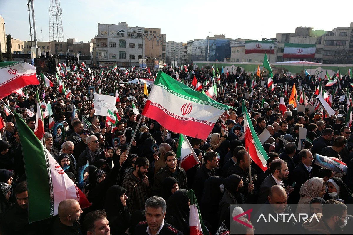 Krisis Iran: Antara Kekerasan dan Diplomasi