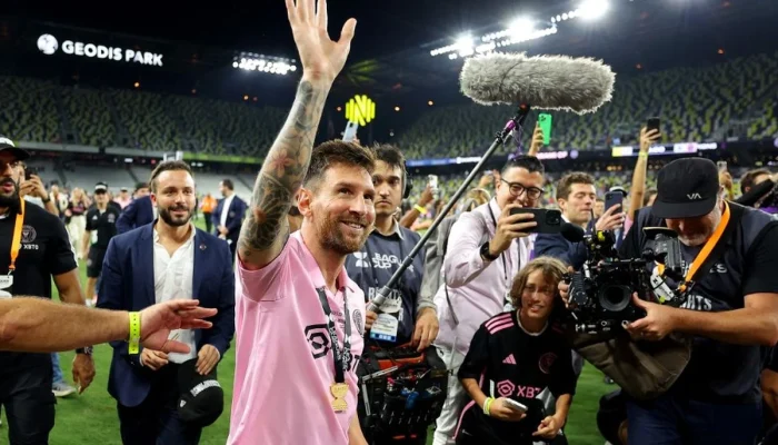 Lionel Messi: Magis di Atas Lapangan, Cinta Abadi di Luar Lapangan