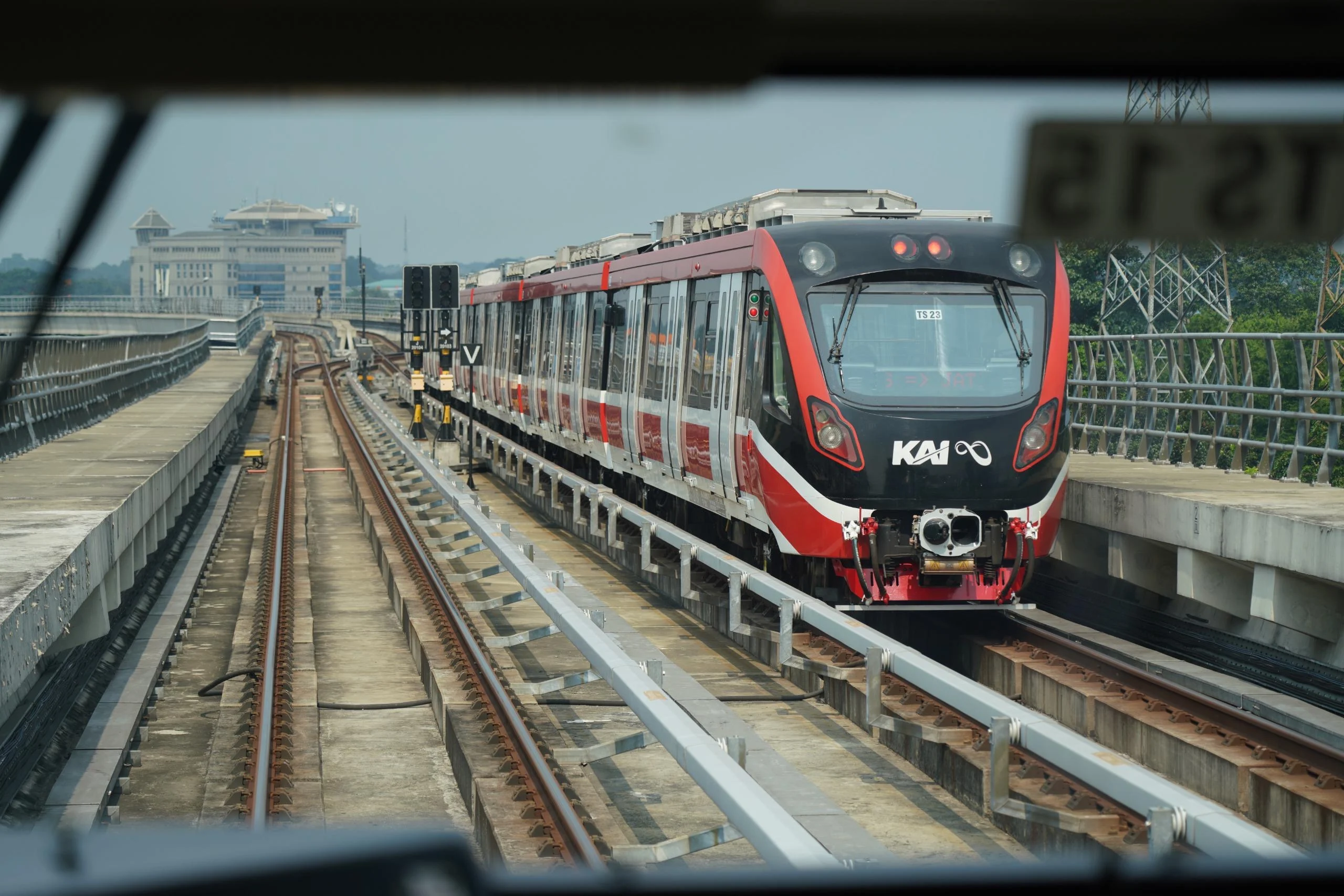 LRT Jabodebek: Membangun Masa Depan Transportasi dan Pendidikan