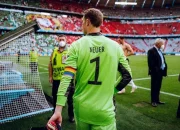 Manuel Neuer Menggantung Sarung Tangan: Selamat Tinggal untuk Legenda Jerman
