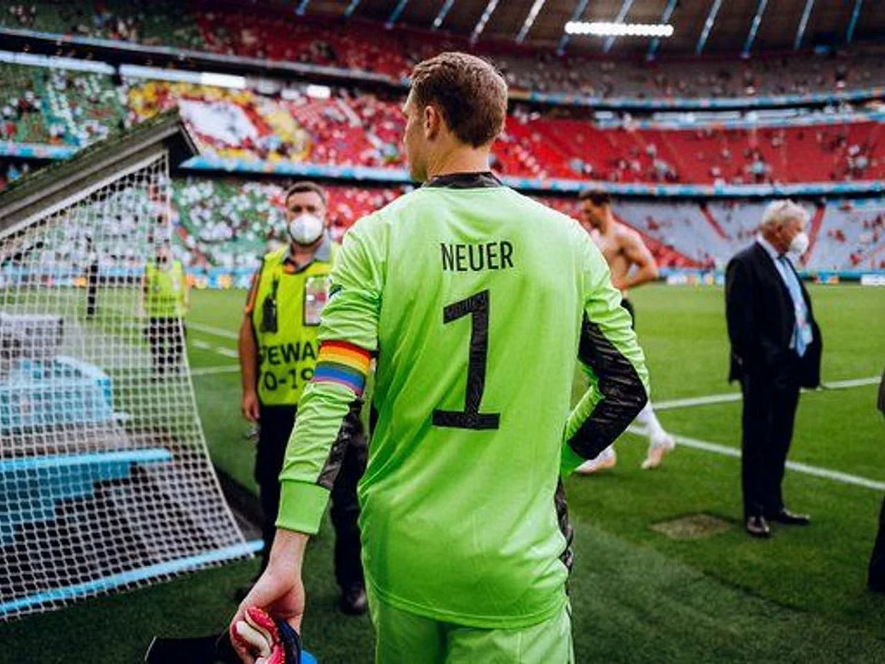 Manuel Neuer Menggantung Sarung Tangan: Selamat Tinggal untuk Legenda Jerman