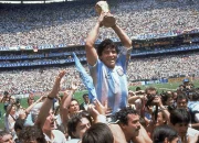 Maradona: Mengenang Legenda Sepak Bola yang Tak Terlupakan