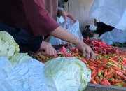 Pasar Ciputat Ramai, Harga Cabai Rawit Mencapai Rp95.000/Kg