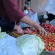 Pasar Ciputat Ramai, Harga Cabai Rawit Mencapai Rp95.000/Kg