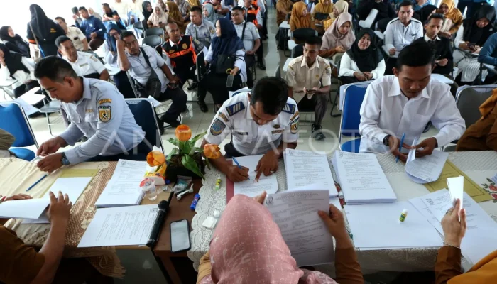 Pegawai Pemerintah dengan Perjanjian Kerja: Antara Penipuan dan Pengembangan Kompetensi