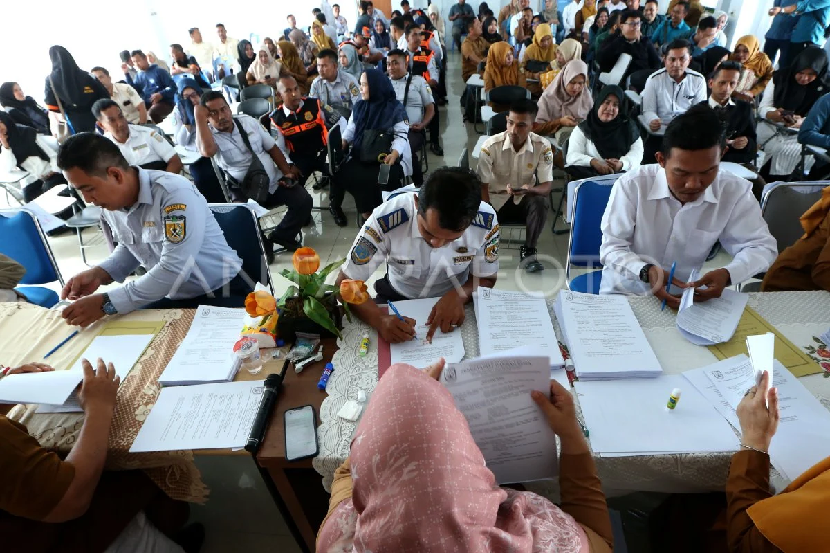 Pegawai Pemerintah dengan Perjanjian Kerja: Antara Penipuan dan Pengembangan Kompetensi