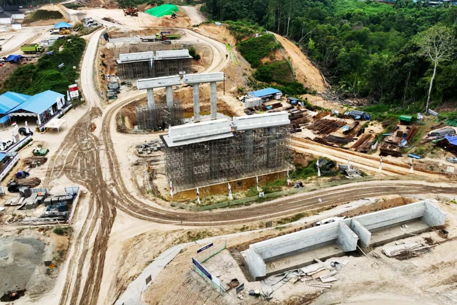 Pembangunan Wisata Alam dan Strategi Pembangunan Daerah di Bulungan dan Solok Selatan