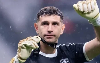 Persaingan Sengit: Juventus Incar Emiliano Martinez untuk Penguatan Tim