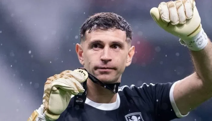 Persaingan Sengit: Juventus Incar Emiliano Martinez untuk Penguatan Tim