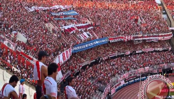 Pertandingan Copa Argentina Antara River Plate dan Aldosivi Dilangsungkan di Tengah Kebakaran
