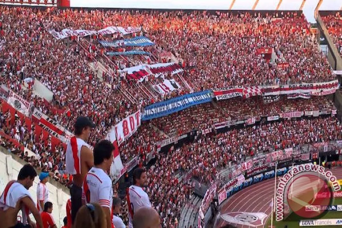 Pertandingan Copa Argentina Antara River Plate dan Aldosivi Dilangsungkan di Tengah Kebakaran