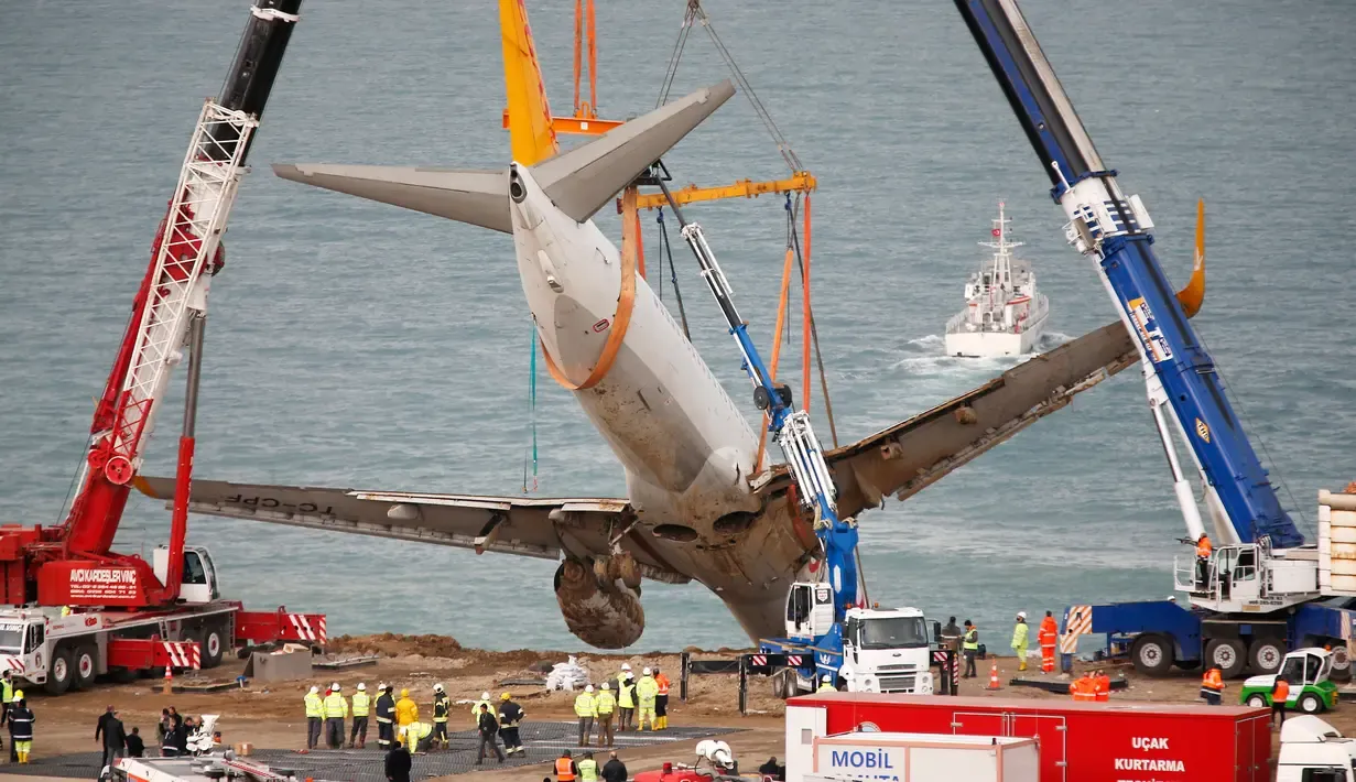 Pesawat Kargo Boeing 737 Hilang di Laut Arab: Apa yang Terjadi?