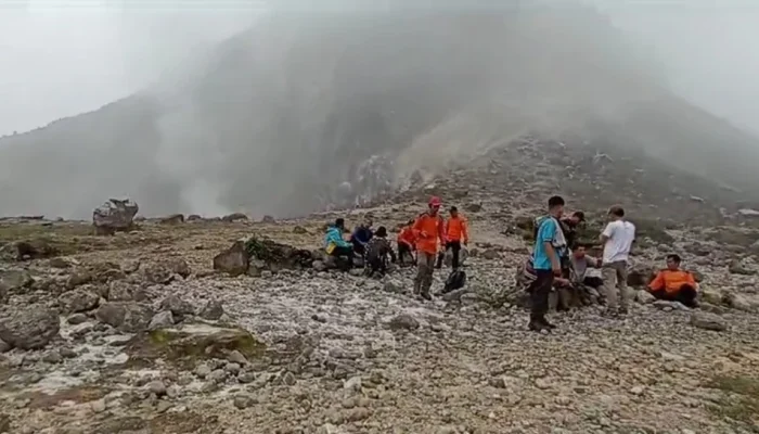 Polisi Selidiki Kasus Ledakan Bom di MAN 3 Padang dan Kematian Pendaki Gunung Sibayak