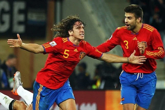 Puyol dan La Volpe Terlibat Perdebatan Sengit Mengenai Tim Nasional Spanyol