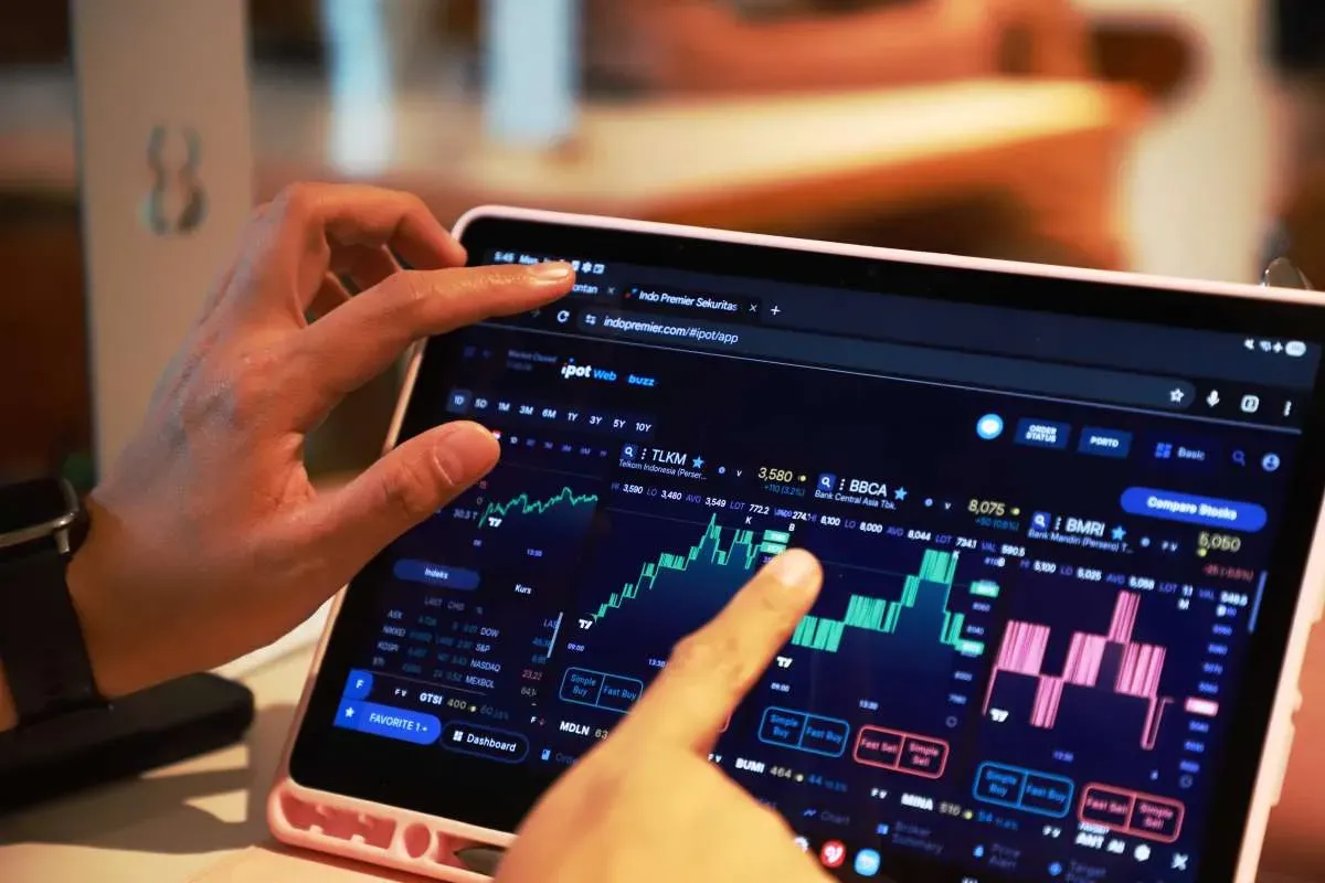 Saham BBRI dan Big Banks Melemah Jelang Pengumuman RDG BI, Apa yang Terjadi?