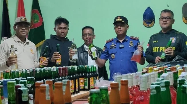 Satpol PP Mengamankan Puluhan Botol Miras dan Alkohol, Edukasi Bahaya Narkoba hingga Penertiban Bangunan Liar